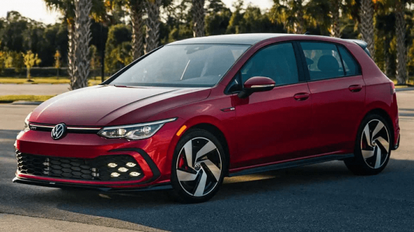 Это Volkswagen Golf GTI 2025 года. Изображения новинки &laquo;забыли&raquo; в информационно-развлекательной системе выставочного образца