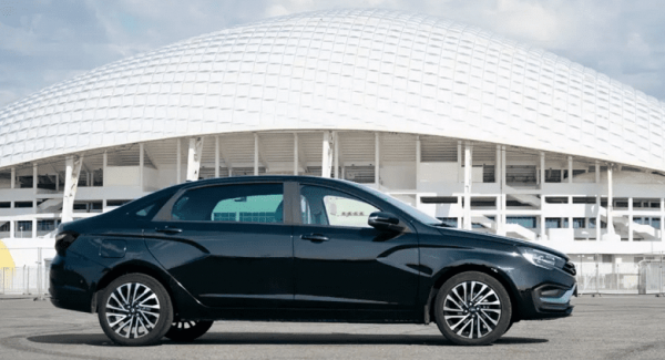 &laquo;Невзлетевший&raquo; седан Lada Aura продают властям со скидкой 400 тыс. рублей, а у дилеров скидки до 800 тыс. рублей (30%)